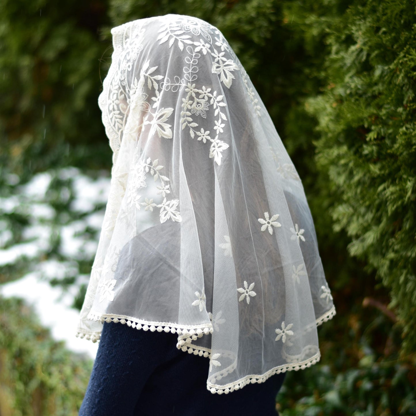 Embroidered Half Circle Chapel Veil Mantilla