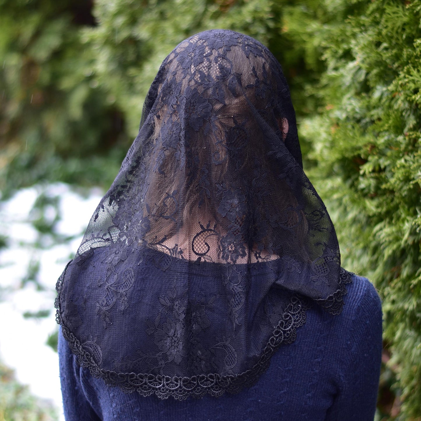 Black Chantilly Lace Bell shaped Veil
