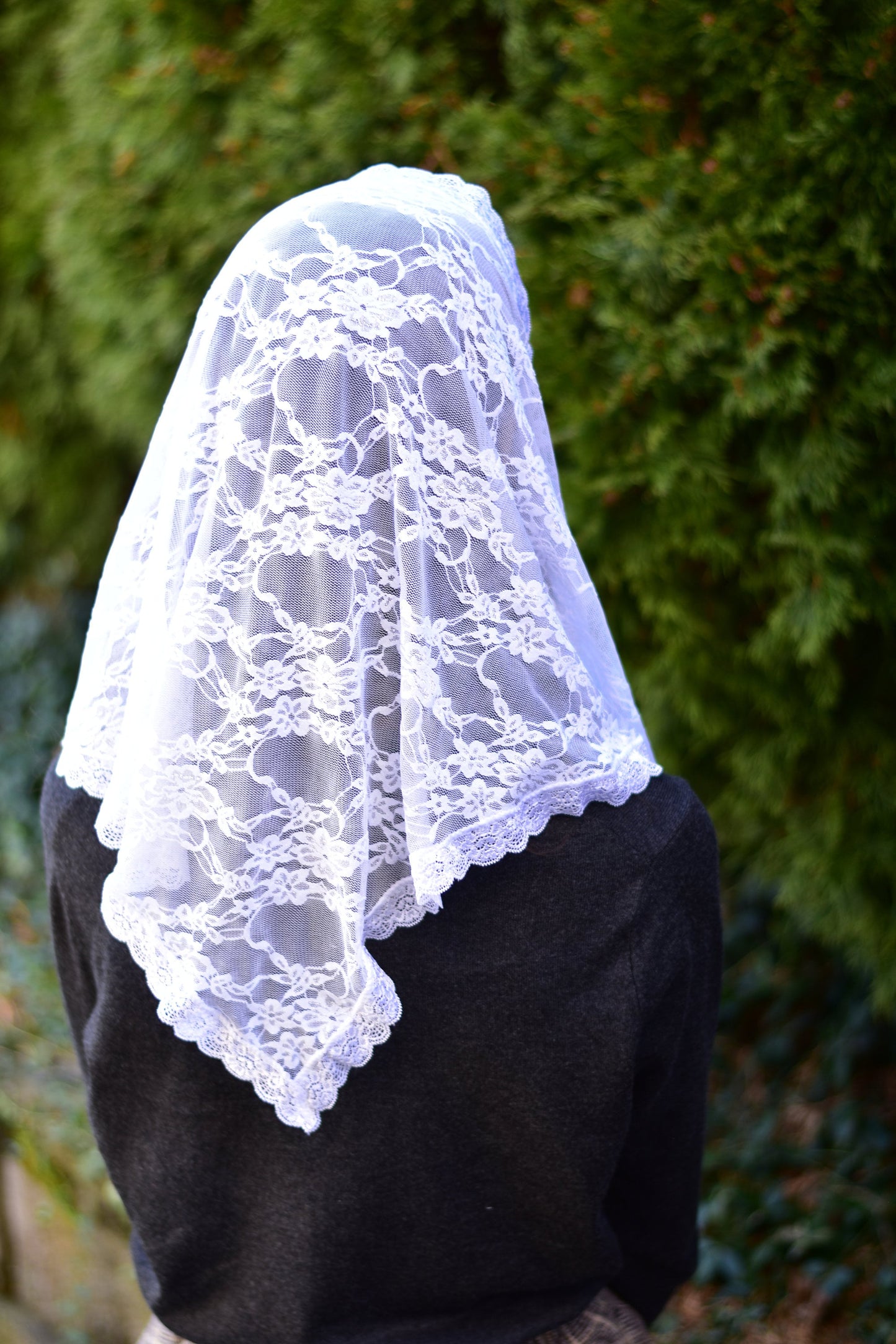 Stretch Lace Triangle Shape Chapel Veil Mantilla