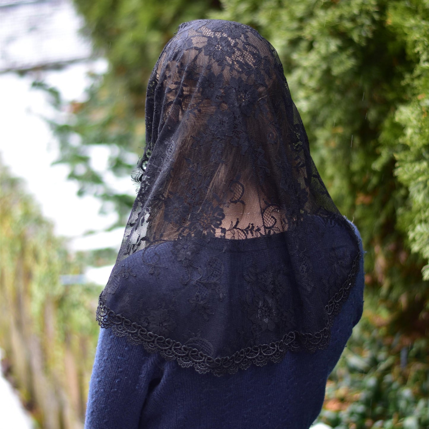 Black Chantilly Lace Bell shaped Veil