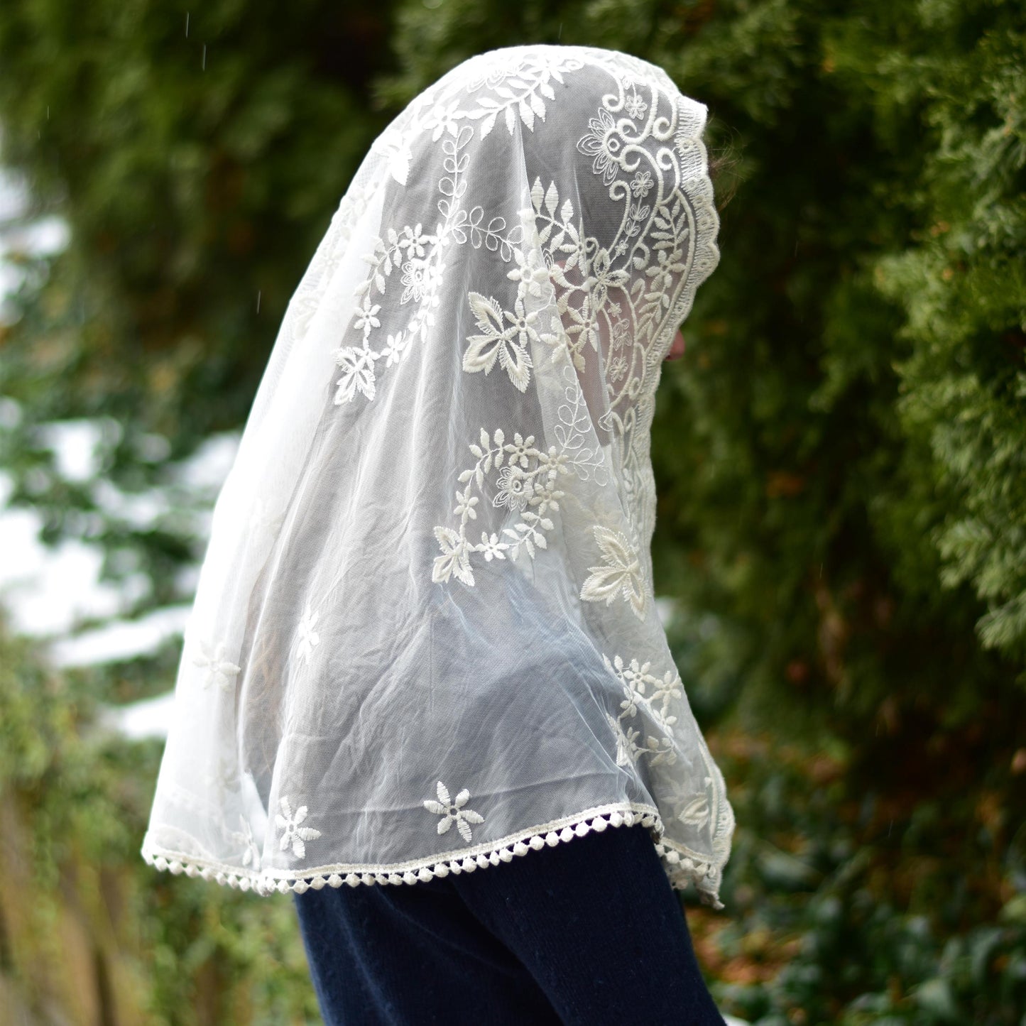 Embroidered Half Circle Chapel Veil Mantilla