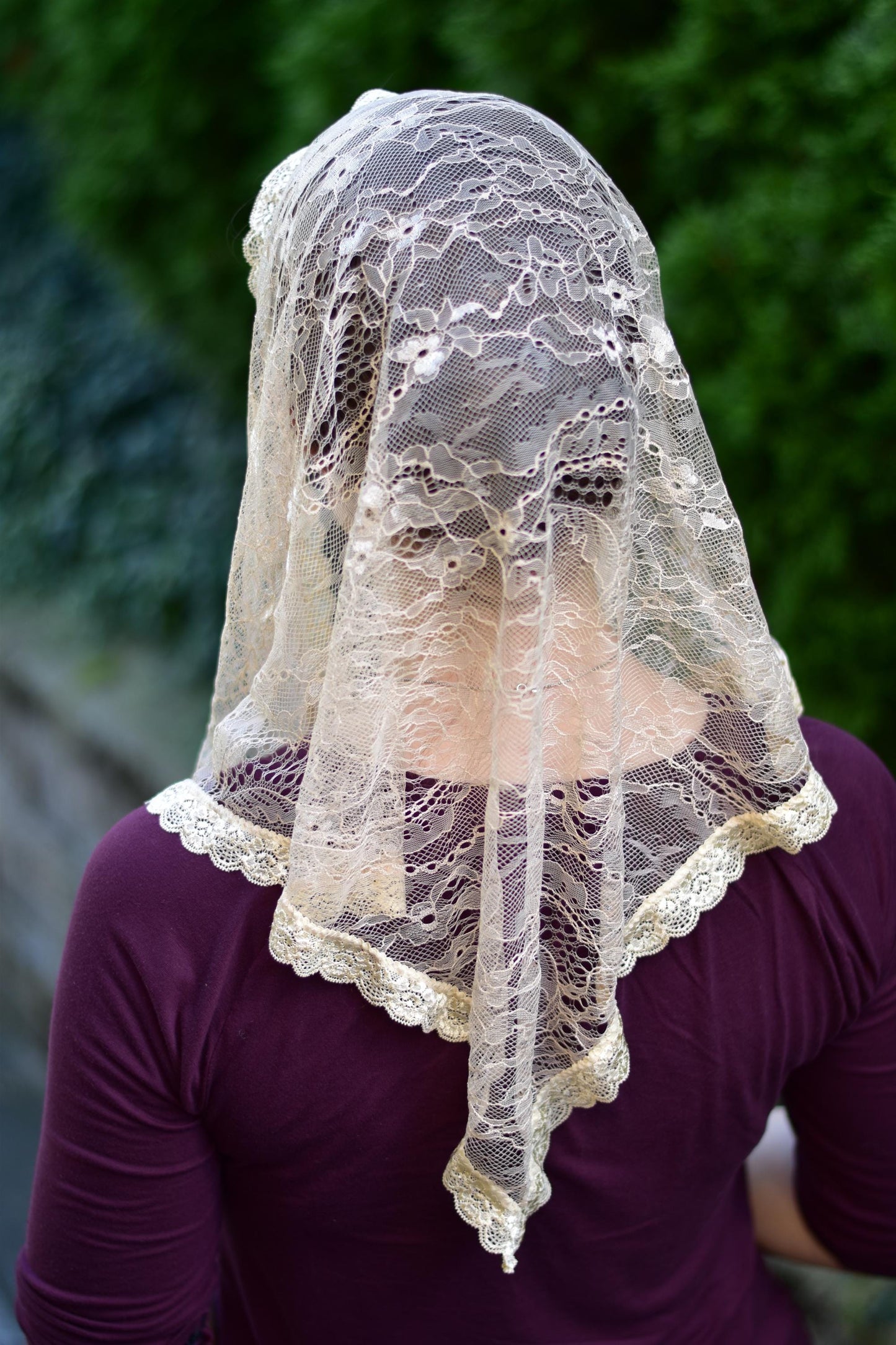 Beige Chantilly Lace Veil Triangle Shape Mantilla