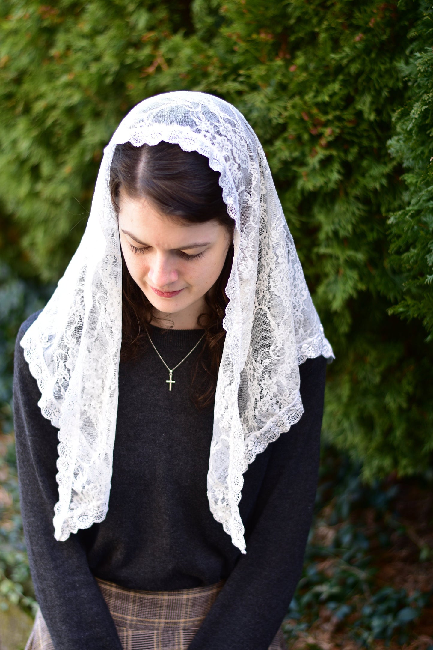 Stretch Lace Triangle Shape Chapel Veil Mantilla