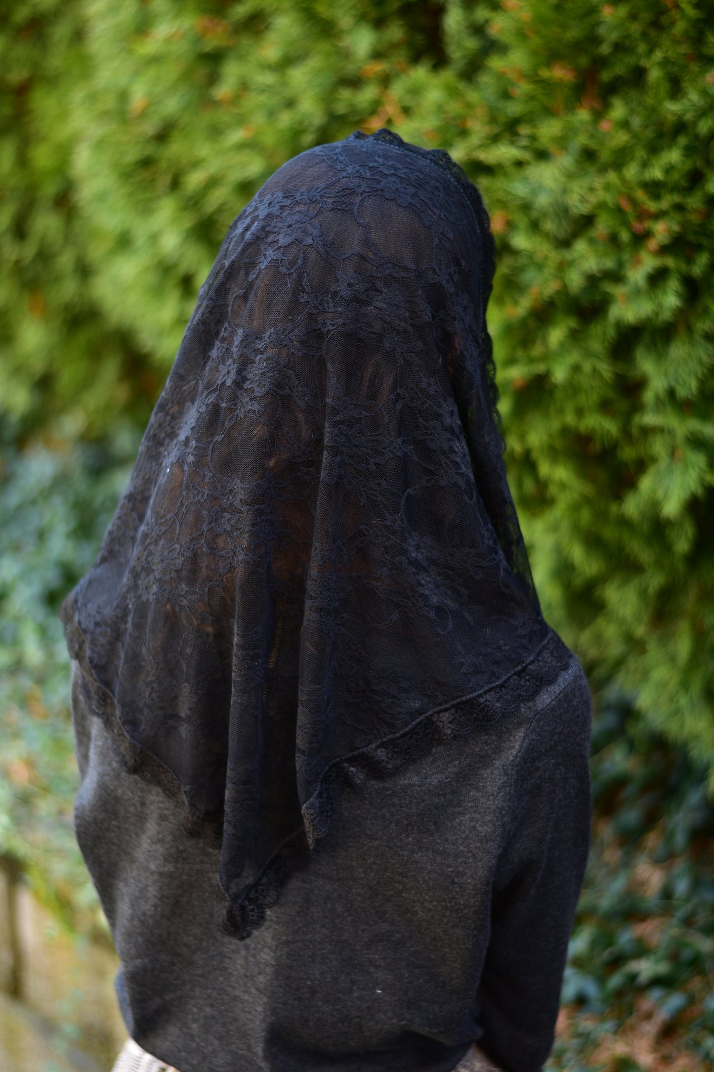 Stretch Lace Triangle Shape Chapel Veil Mantilla