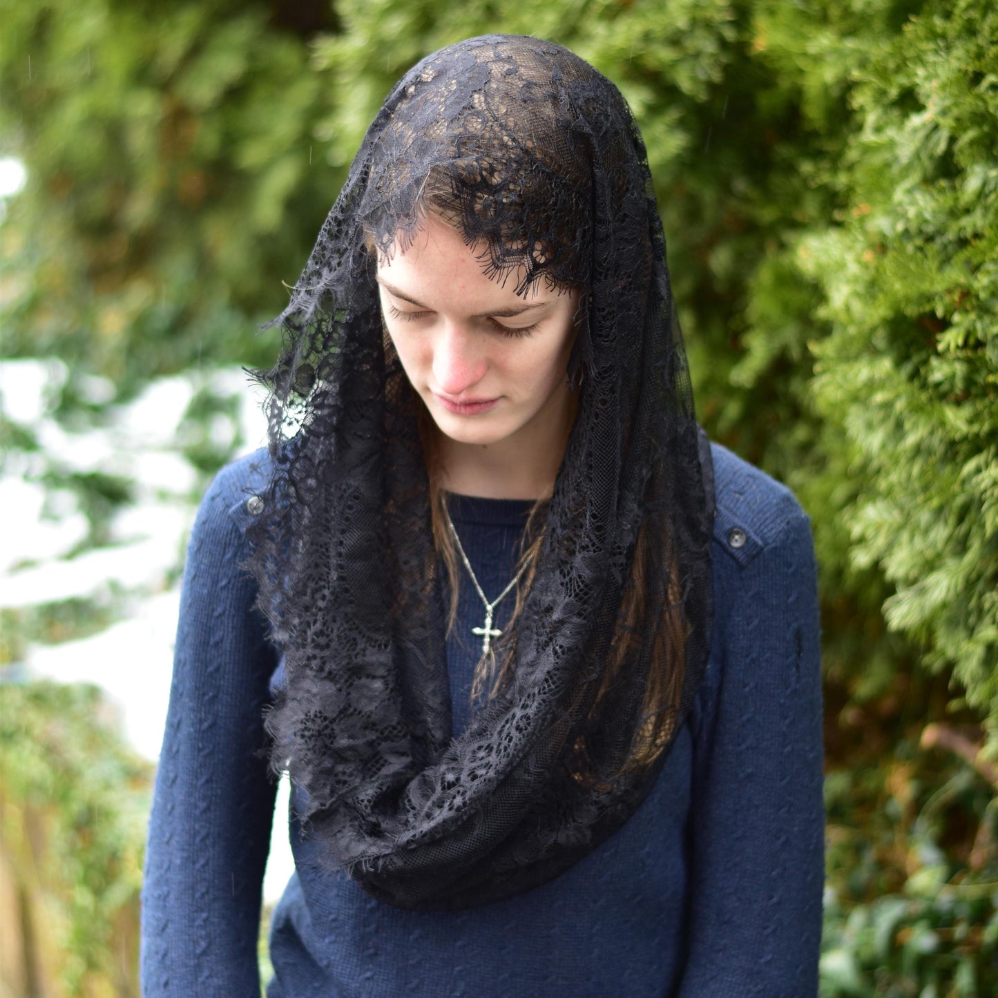 Black Chantilly Lace Infinity Chapel Veil Mantilla