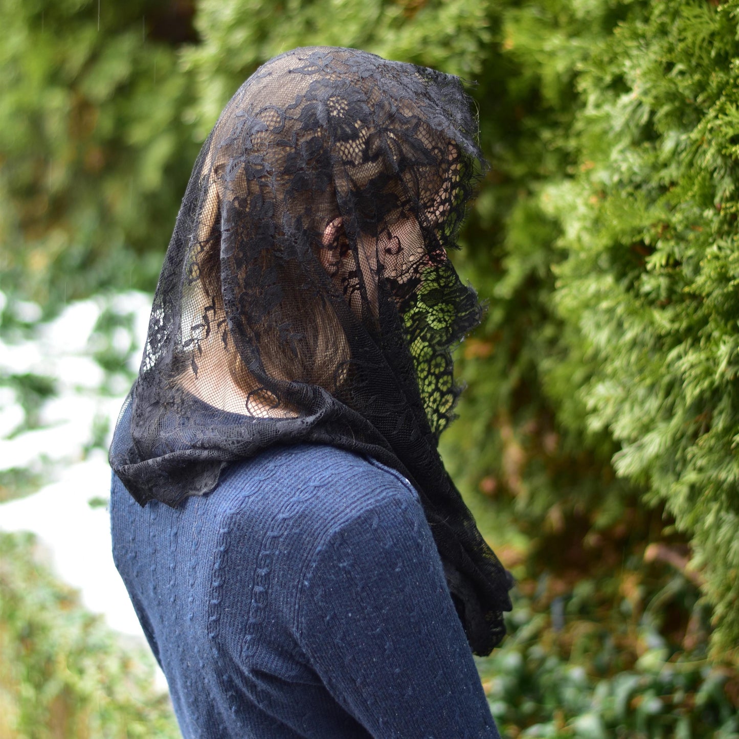 Black Chantilly Lace Infinity Chapel Veil Mantilla