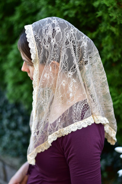 Beige Chantilly Lace Veil Triangle Shape Mantilla
