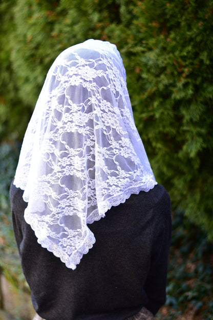 Stretch Lace Triangle Shape Chapel Veil Mantilla