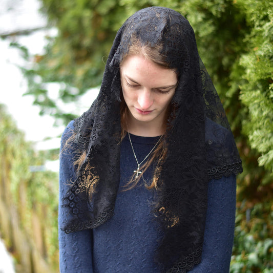Black Chantilly Lace Bell shaped Veil