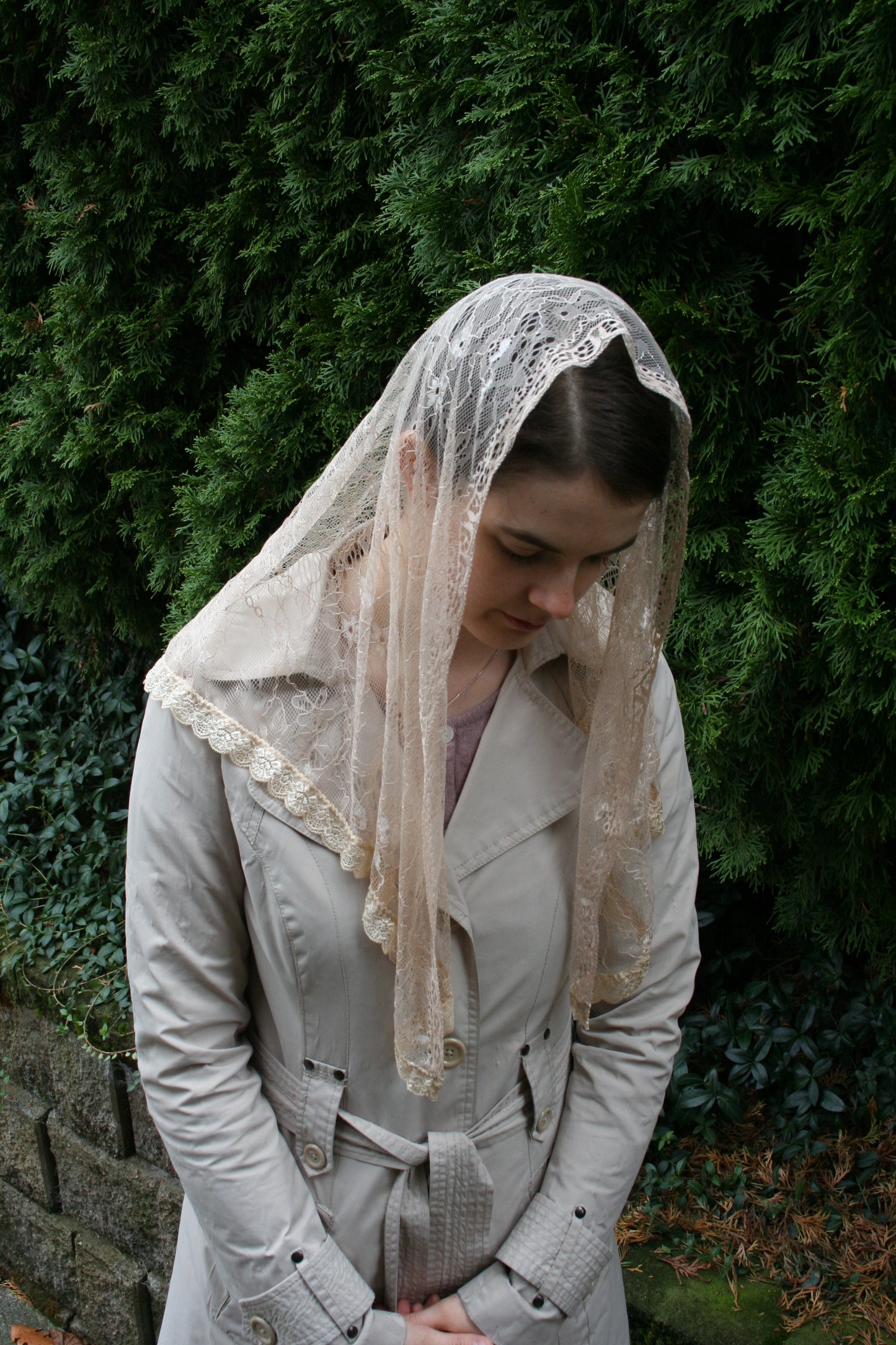 Beige Chantilly Lace Veil Bell Shape Mantilla