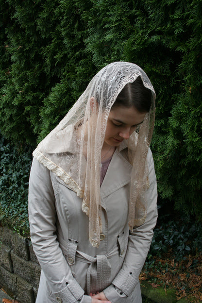 Beige Chantilly Lace Veil Bell Shape Mantilla
