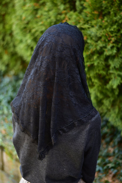 Stretch Lace Triangle Shape Chapel Veil Mantilla