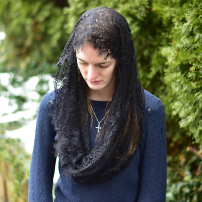 Black Chantilly Lace Infinity Chapel Veil Mantilla