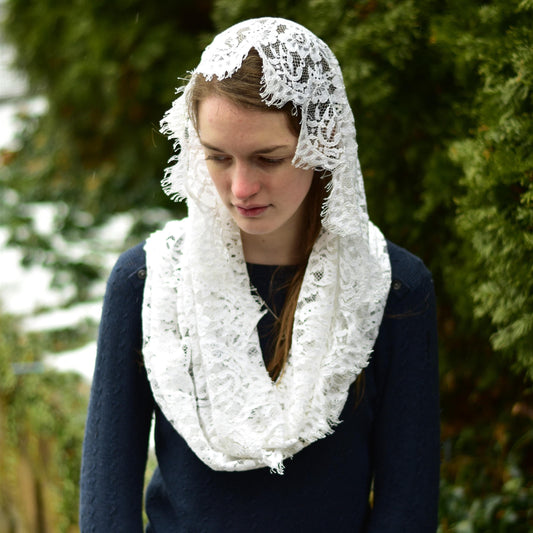 Warm White Chantilly Lace Infinity Chapel Veil