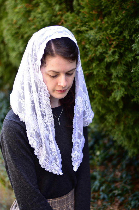 Stretch Lace Triangle Shape Chapel Veil Mantilla