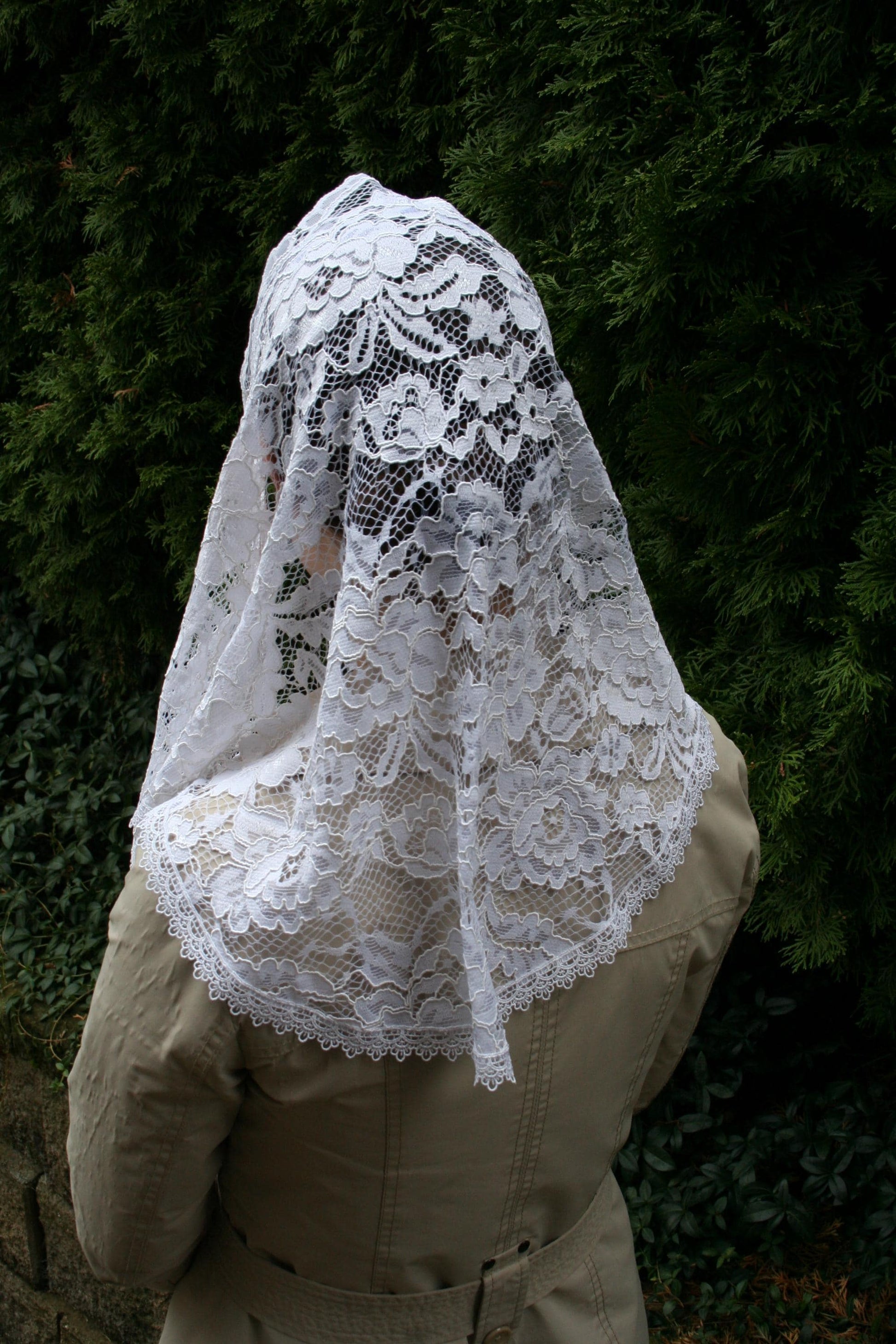 Floral Lace Bell-Shape Chapel Veil Mantilla