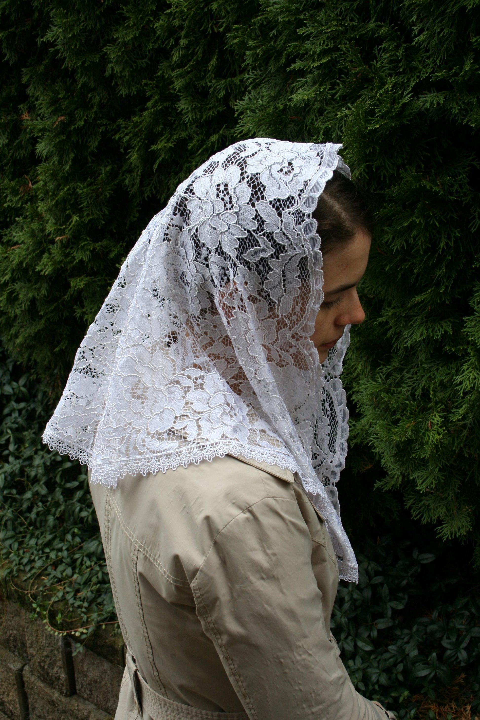 Floral Lace Bell-Shape Chapel Veil Mantilla