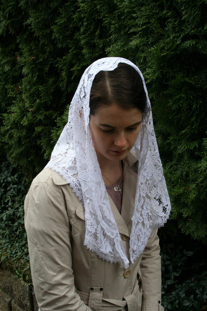 Floral Lace Bell-Shape Chapel Veil Mantilla