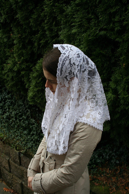 Floral Lace Bell-Shape Chapel Veil Mantilla