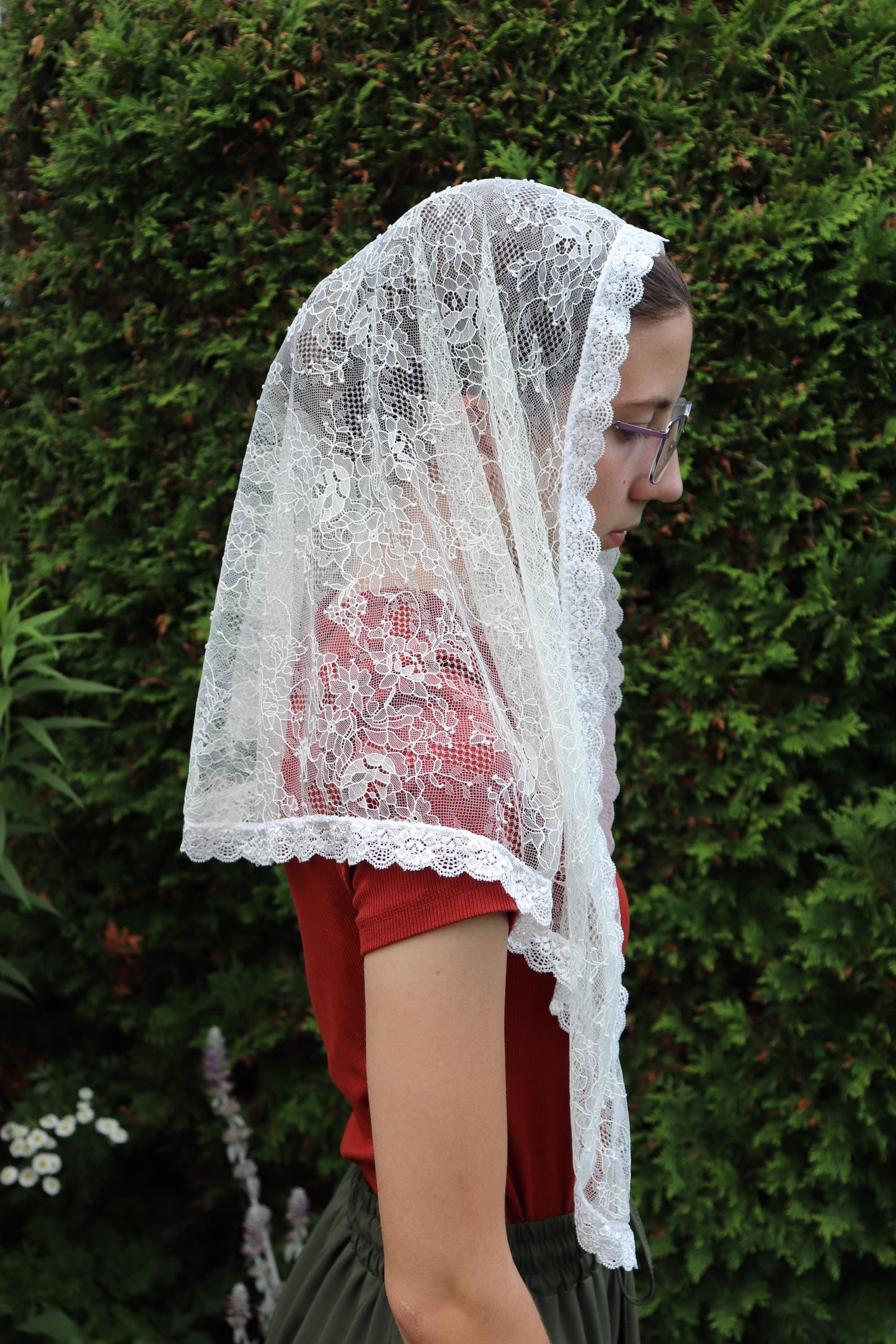 Ivory Chantilly Lace Rounded Veil